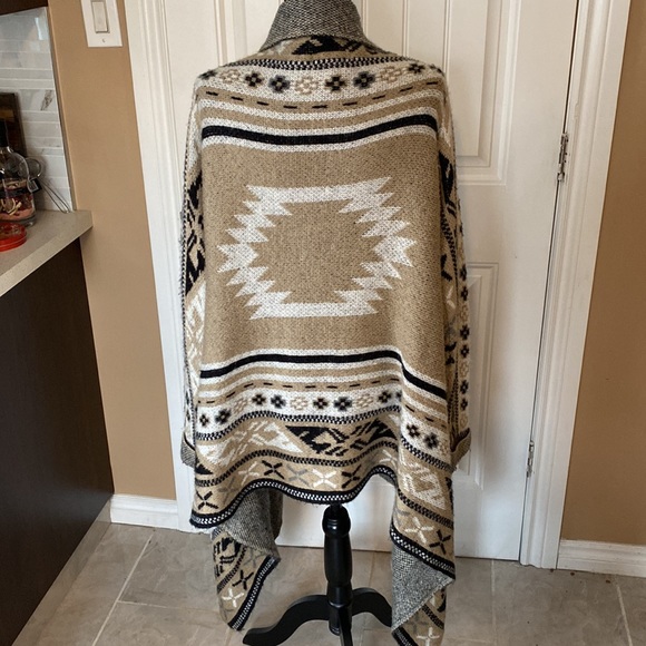 Large unique sweater!! - Picture 2 of 6